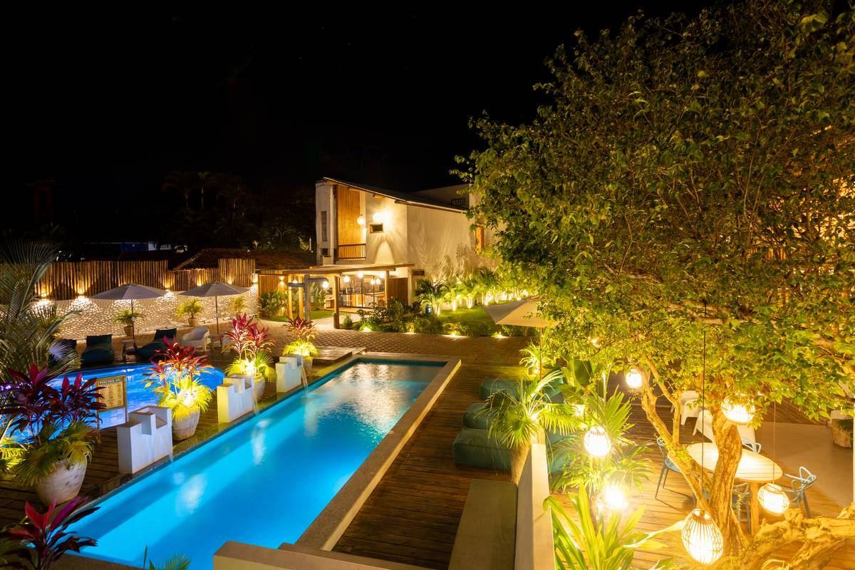 Piscinas e jardins do Arraial Vila